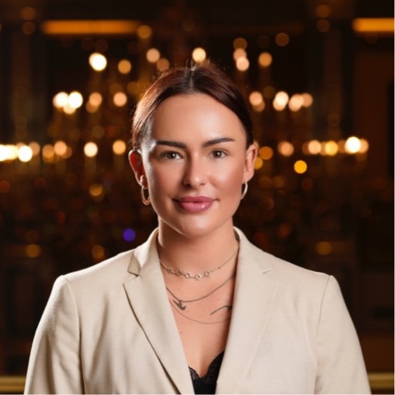 Alisha, Strategie und Erstgespräch